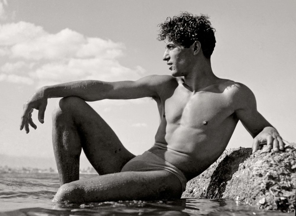 HERBERT LIST<br>"Joven en una roca"