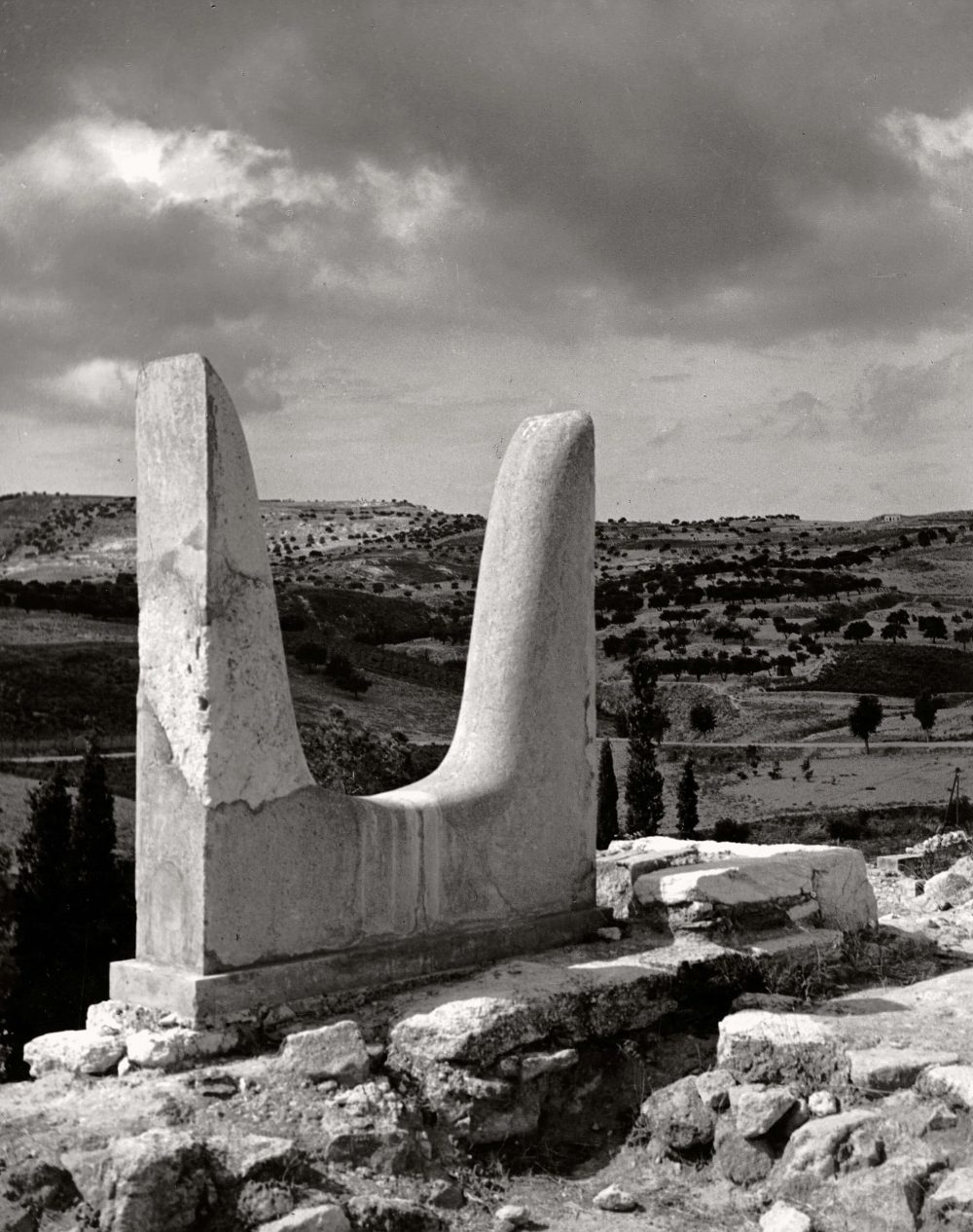 HERBERT LIST<br>"Bull's Horns in the Palace of King Minos at Knossos"