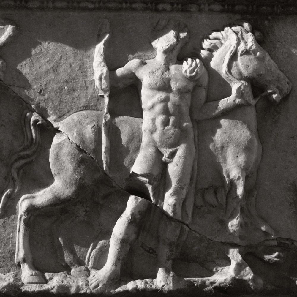 HERBERT LIST<br>"Relieve ecuestre de un sarcófago - Museo de Delfos"